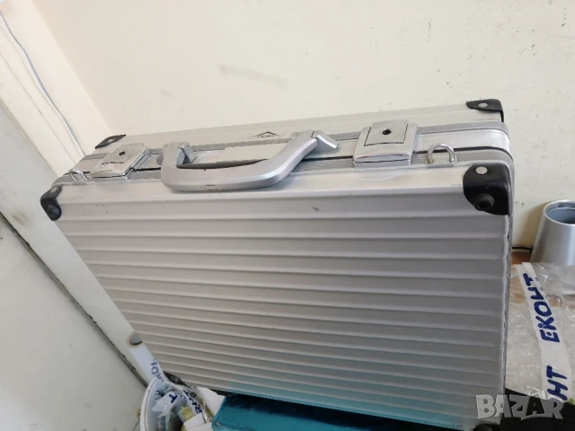 Алуминиев куфар RIMOWA , снимка 5 - Куфари с инструменти - 50671371