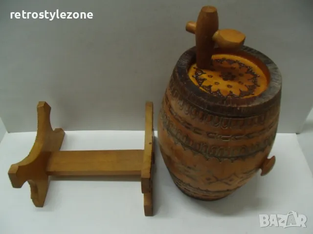 № 7857 старо малко дървено буре  - орнаменти - пирография  - с поставка от дърво  , снимка 4 - Други ценни предмети - 48886051