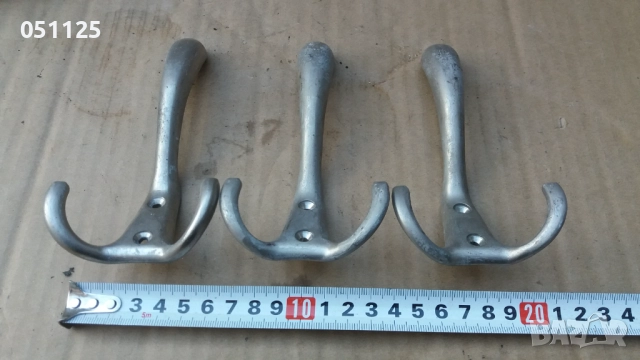 масивни бронзови закачалки - 3 броя , снимка 3 - Антикварни и старинни предмети - 52605693