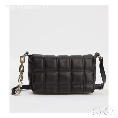 Капитонирана дамска чанта за рамо с асиметричен дизайн на дръжката 25х19см., снимка 3 - Чанти - 44433546