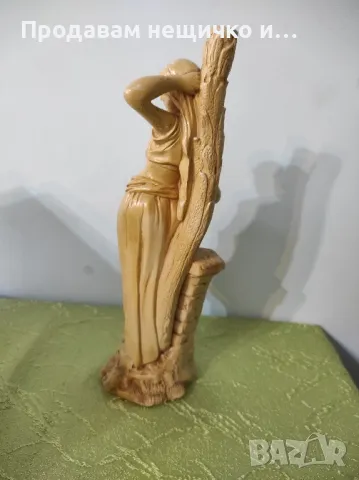 Керамична статуетка на жена със стомна, снимка 4 - Декорация за дома - 48929119