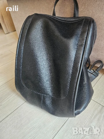 Дамска черна раница