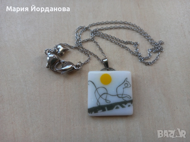 Авторско колие (медальон) от порцелан "Котка"