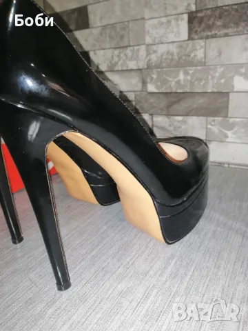 Обувки на висок ток 