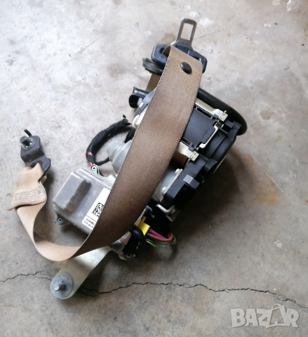 Преден Ляв предпазен Колан Мерцедес W 204 , снимка 4 - Части - 44795338