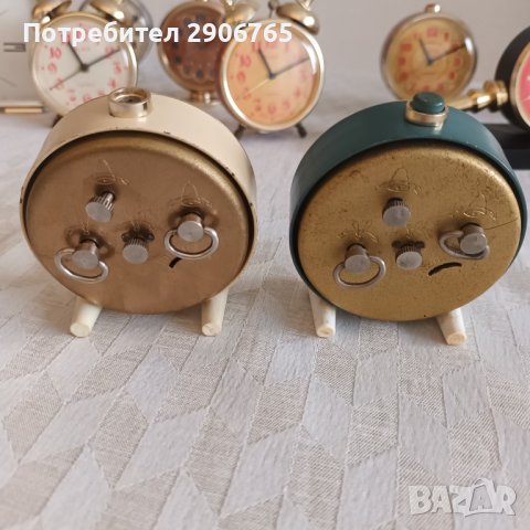 Часовник будилник Слава с крачета работещ, снимка 3 - Антикварни и старинни предмети - 44323647