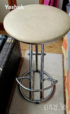 Продавам стол за музикант-китарист