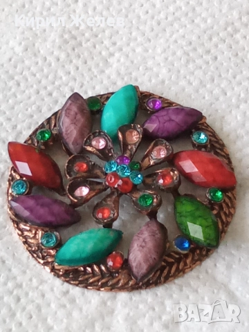 Брошка кръгла с кристали 14432, снимка 6 - Колиета, медальони, синджири - 52810676