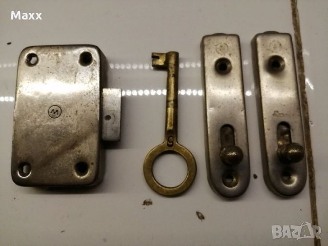 Продавам лот стари ключове и ключашка за шкаф от соца, снимка 2 - Други ценни предмети - 34330249