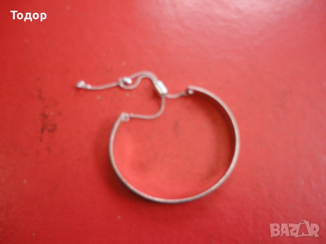 Атрактивна дамска гривна 