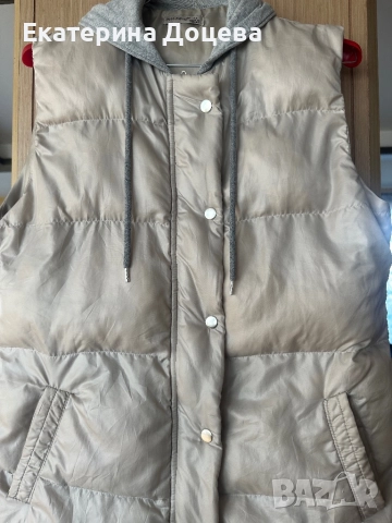 Бежов елек със сива качулка, снимка 4 - Елеци - 51767215