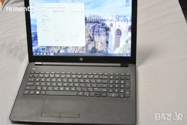 15,6 инчов лаптоп с батерия и зарядно - работи . Intel Celeron 4 GB DDR3 500 GB HDD