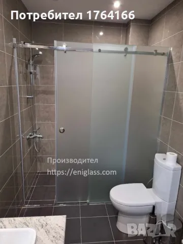 Стъклена душ кабина с плъзгащ механизъм и матирани стъкла за баня 