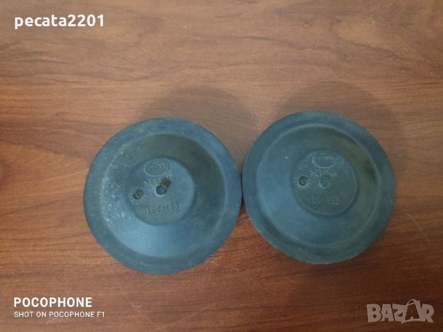 Продавам - 2 бр. гумени капачки за фар от Ваг групата