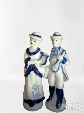 Чифт порцеланови фигурки на музиканти