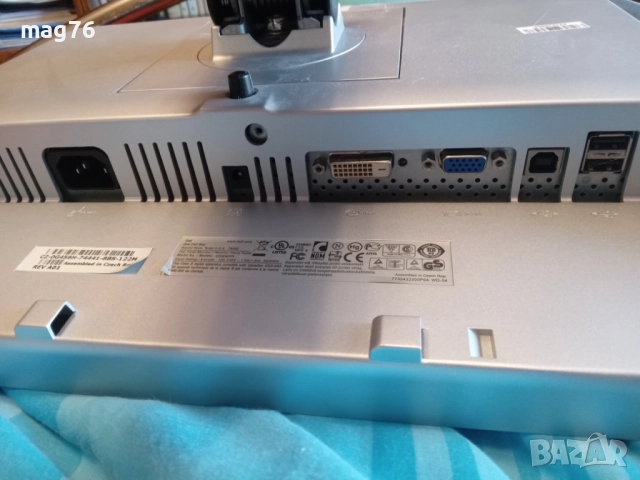 Продавам монитор Dell 2208WFPT, снимка 3 - Монитори - 51849855