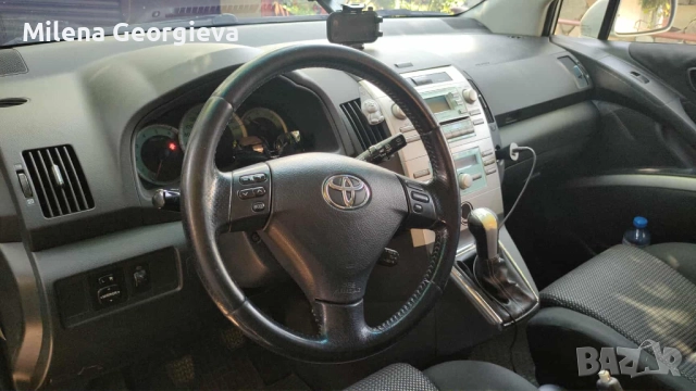 Toyota Corolla Verso 2.2 D-4D, снимка 7 - Автомобили и джипове - 51767448