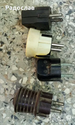 Продавам 4 електрически контакторни щепсели шуко
използвани работят цена за всички 
, снимка 1