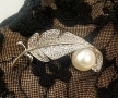 Сребърна брошка с перла ” Капчица роса”, снимка 1 - Колиета, медальони, синджири - 36071973
