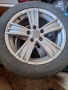 Продавам гуми с джанти на две лета няма на пукано по тях здрави гуми са, снимка 1