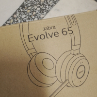 Слушалки Jabra Evilve 65 Нови Кутия, снимка 2 - Слушалки и портативни колонки - 44810174