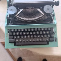 Стара пишеща машина , снимка 1 - Антикварни и старинни предмети - 40148694