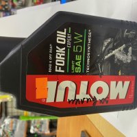 Масло Motul за вилки 5W-1 литър, снимка 1 - Аксесоари и консумативи - 41288514