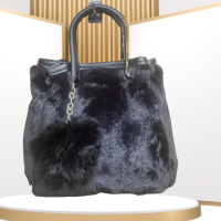 Плюшена дамска стилна чанта в комплект с несесер, снимка 6 - Чанти - 44570203