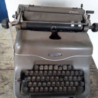 пишеща машина TRIUMPH MATURA, снимка 1 - Антикварни и старинни предмети - 39694404