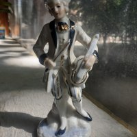 Порцеланова статуетка фигура с маркировка, снимка 1 - Антикварни и старинни предмети - 40980284
