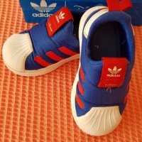 Детски маратонки Adidas 22 номер, снимка 2 - Детски маратонки - 40556136