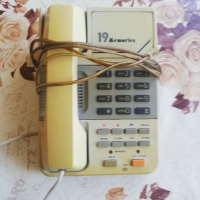 Стар телефон, снимка 1 - Стационарни телефони и факсове - 36165355