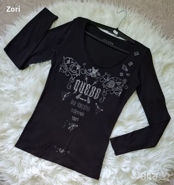 Оригинална черна блуза със сребрист надпис и черни камъчета по него, снимка 1