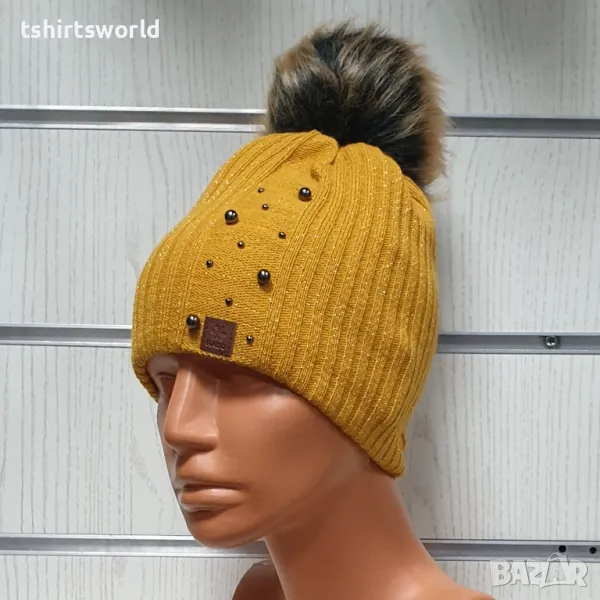 Нова зимна дамска шапка с камъчета в цвят горчица с пух/помпон, снимка 1