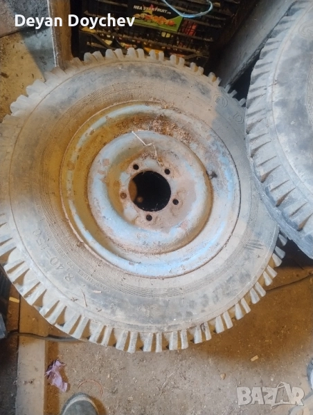 Джанти със гуми за УАЗ R15, снимка 1