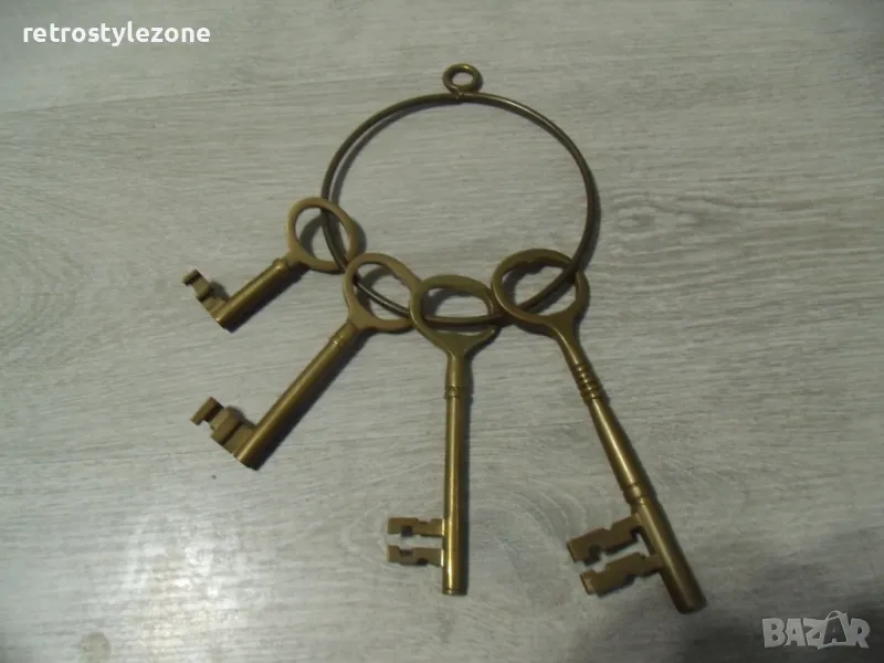 № 7797 комплект от 4 броя стари бронзови ключове  , снимка 1
