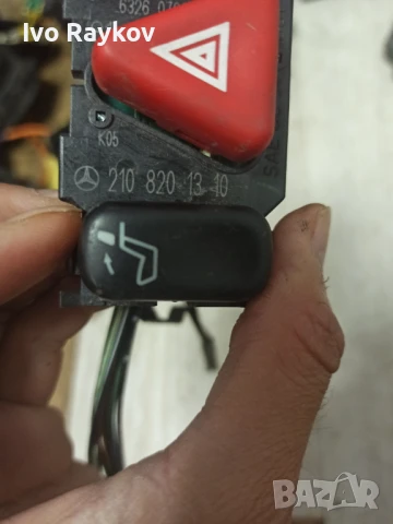 Бутон аварийни светлини за Mercedes-Benz E-Class Sedan (W210) , 210 820 13 10, снимка 4 - Части - 51342060