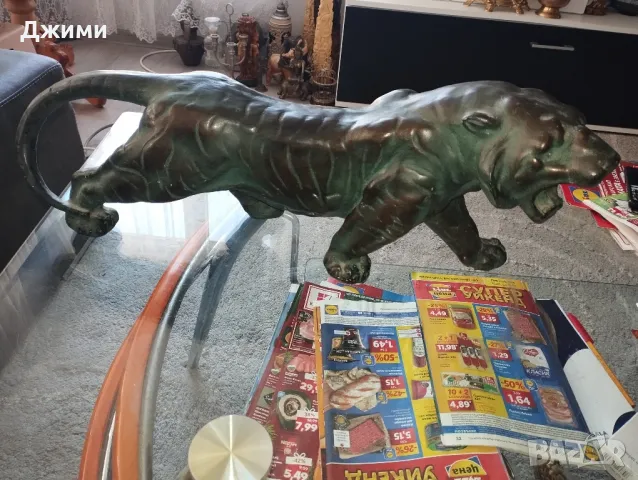 голяма статуетка