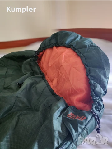 Почти нов спален чувал Crivit – надеждно удобство за къмпинг и планини 50 лв