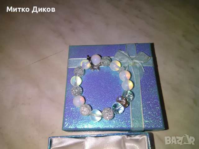 Нова гривна от камъни в подаръчна кутийка тип Сваровски, снимка 3 - Гривни - 47868366
