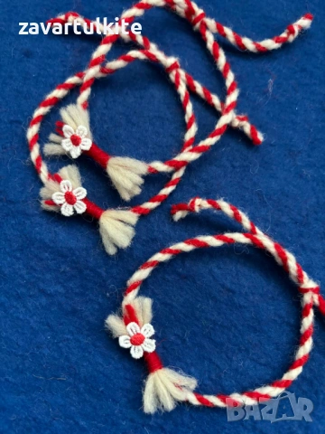 Вълнени гривни с цвете, снимка 2 - Български сувенири - 53417558