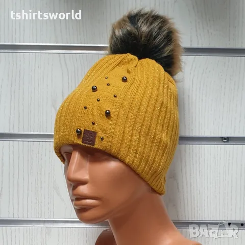 Нова зимна дамска шапка с камъчета в цвят горчица с пух/помпон