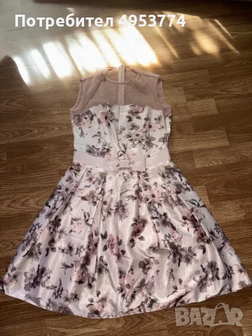Рокля от сатен.