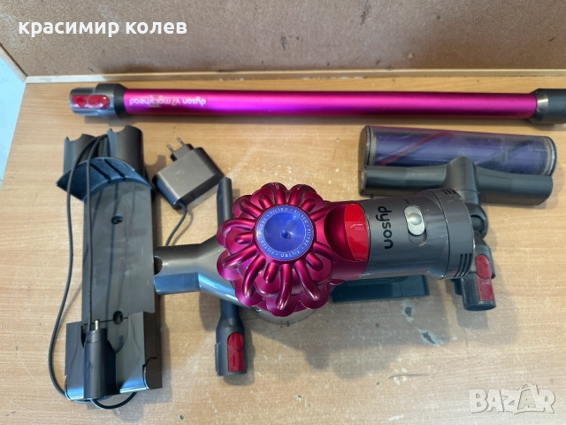 акумулаторна прахосмукачка "DYSON V7"/пълен комплект/, снимка 2 - Прахосмукачки - 52915028