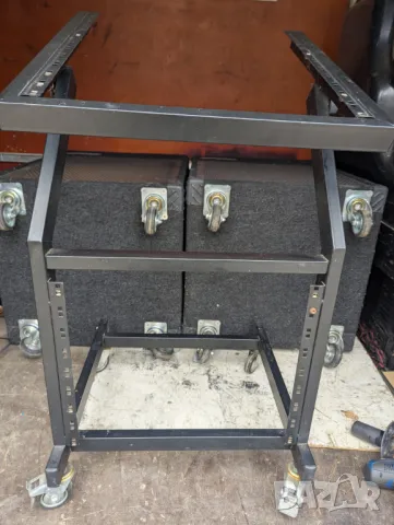 Рак за усилватели и миш пулт