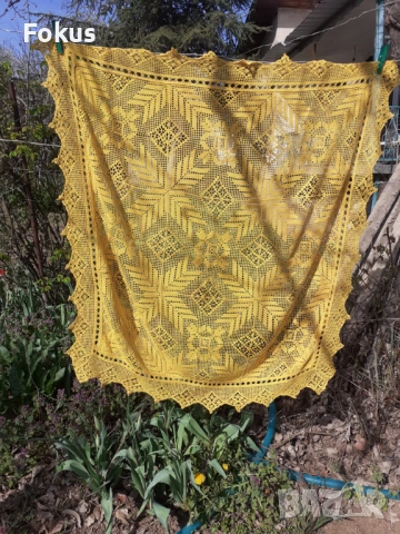 Стара покривка плетена на една кука