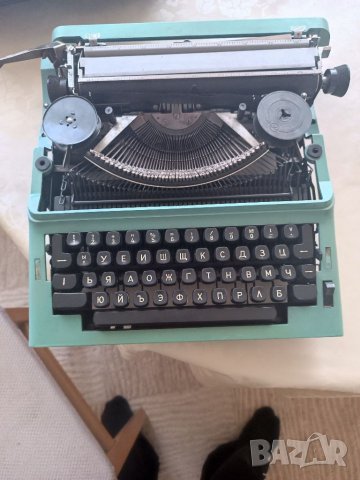 Стара пишеща машина 