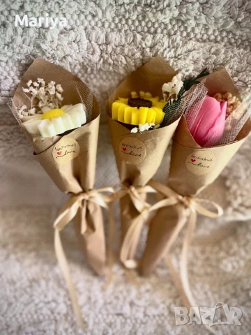 Красив букет с ароматно цвете от восък и крафт хартия  , снимка 7 - Изкуствени цветя - 51279385