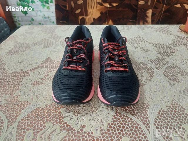 ​Дамски маратонки Asics Dynaflyte 3 – Нови, №42.5 (27 см), снимка 10 - Маратонки - 56116006