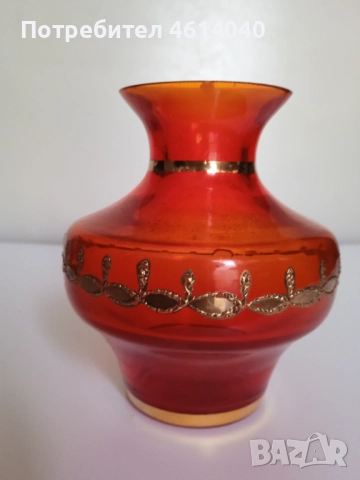 Ваза червено стъкло с позлата вис.10 см
